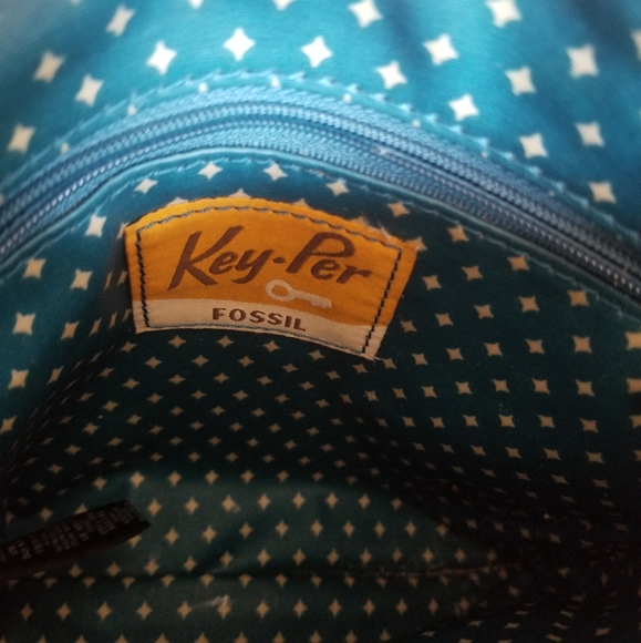 Floral purse with built-in card compartments [Fossil] - Picture 2 of 3